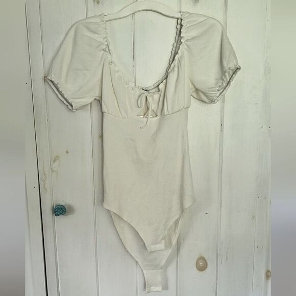TOPSHOP White Scoop Neck Waffle Puff SS Front Cutout Bodysuit - Picture 1 of 11